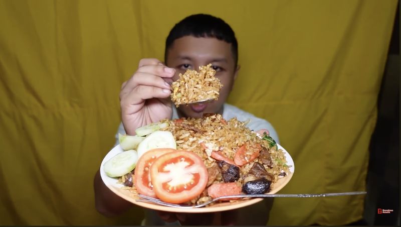5 Makanan Porsi Jumbo Rekomendasi Food Vlogger, Martabak hingga Kebab!