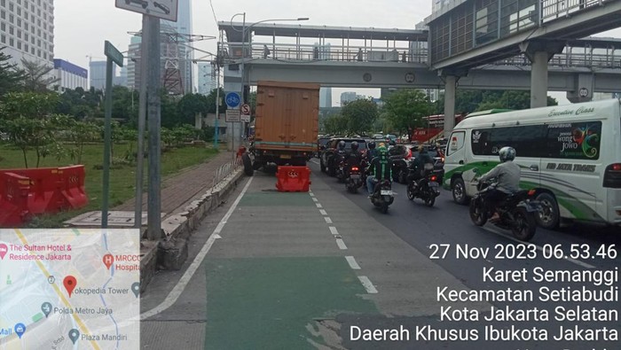 Ada Truk Mogok di Semanggi Arah Pancoran