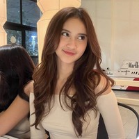 Sudah semakin dewasa, kecantikan anak sulung Ferry Maryadi itu bikin kagum banyak netizen. Ia pun kerap berbagi pesonanya di Instagram yang telah memiliki 252 ribu lebih pengikut. Foto: Dok. Instagram Harleyava Princy