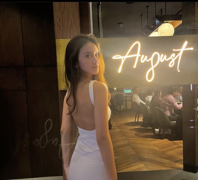 “Cantik banget,” komentar netizen memuji paras Leya di Instagram. “Body goalsnya dapet banget,” tambah lainnya. Foto: Dok. Instagram Harleyava Princy