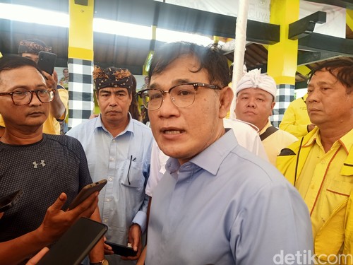 Anggota Dewan Pakar Tim Kampanye Nasional (TKN) Prabowo Subianto-Gibran Rakabuming Raka di Pilpres 2024 Budiman Sudjatmiko saat ditemui di kantor DPD Partai GOLKAR Provinsi Bali, Minggu (26/11/2023). (Ni Made Lastri Karsiani Putri-detikBali)