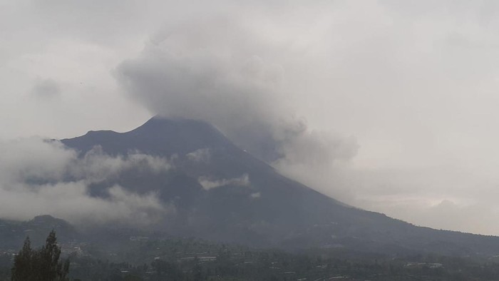 Awan panas Gunung Merapi sore ini, Senin (27/11/2023).