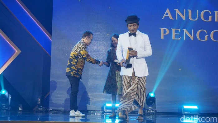 Begandring Soerabaia usai menerima penghargaan detikJatim Awards 2023.