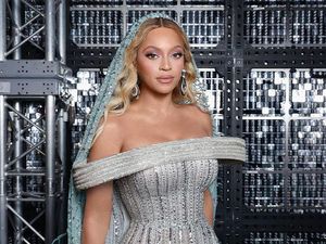 Jay-Z Sindir Grammy, Sebut Beyonce Terabaikan