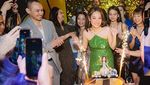 Potret Keren Bunga Citra Lestari Saat Kulineran Bareng Keluarga