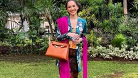 Setelah lama menjadi single parent, Bunga CItra Lestari diisukan akan menikah kembali. Sosok pria bernama Tiko Aryawardhana diisukan menjadi calon suaminya. Foto: Instagram/bclsinclair