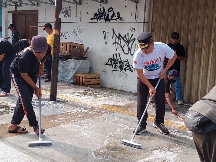 Bupati Kebumen Bersih-bersih