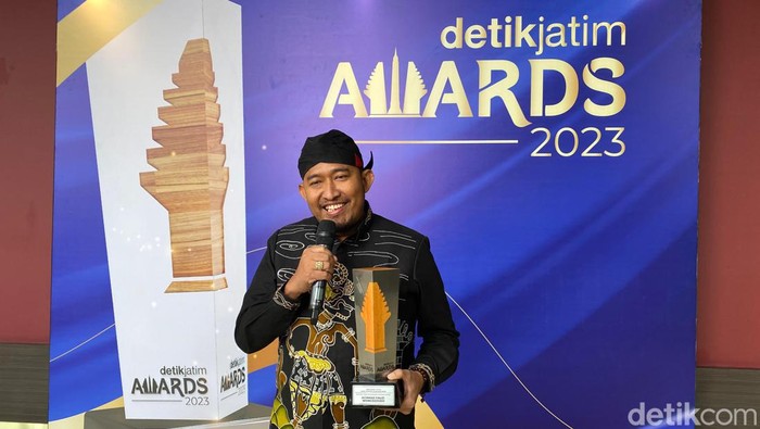 Bupati Sumenep Achmad Fauzi Wongsojudo usai menerima penghargaan detikJatim Awards 2023.
