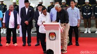 Pasangan capres-cawapres nomor urut 3 Ganjar Pranowo-Mahfud Md menandatangani Deklarasi Kampanye Pemilu Damai 2024.  