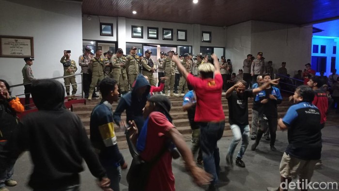 Demo buruh di Kota Tasikmalaya.