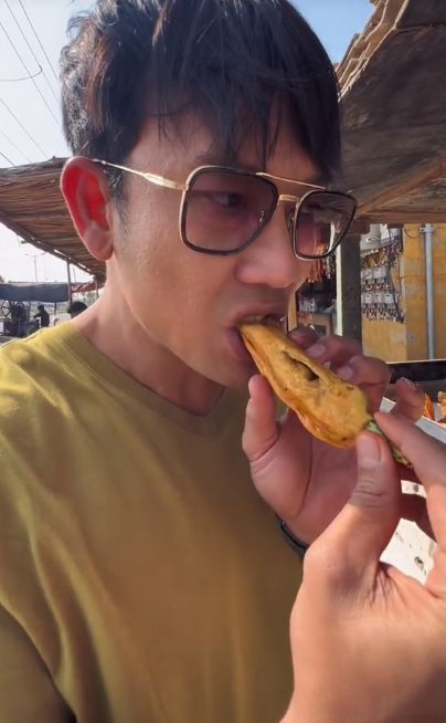Denny Sumargo Jadi Warlok Pakistan, Jajan Gorengan hingga Roti Prata