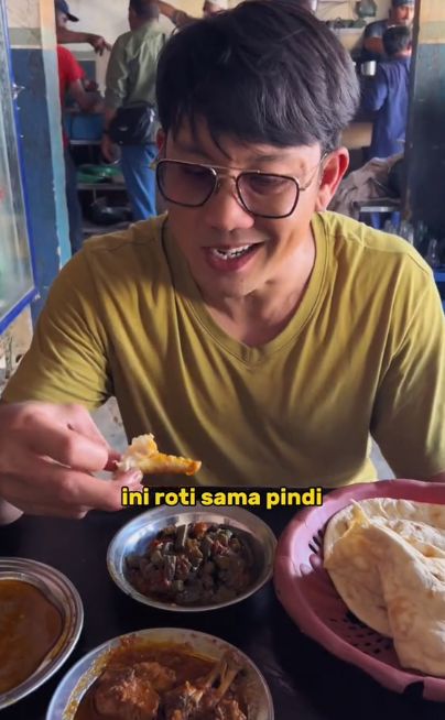 Denny Sumargo Jadi Warlok Pakistan, Jajan Gorengan hingga Roti Prata