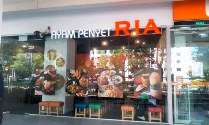 Duh! Di Warung Ayam Penyet di Singapura Ini Ada Kecoak