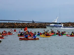 Lebih dari 100 Aktivis Iklim Ditangkap di Australia