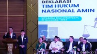 Dalam pidatonya, Anies berbicara soal menurunnya kepercayaan masyarakat akibat kecurangan Pemilu. 