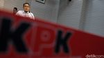Ekspresi Bupati Muna Ditahan KPK di Kasus Suap Dana PEN