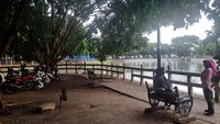 Embung Langensari sangat pas digunakan untuk bersantai karena banyaknya pohon-pohon rindah yang mengelilingi kawasan embung menjadikannya sangat sejuk dan tenang.    