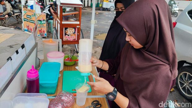 Es Pisang Ijo Racikan Syaidah.