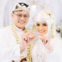 Diketahui, Iqbal Fitrah Rosadi adalah adik ipar dari Larissa Chou. Setelah bercerai dengan Rizki DA, Nadya Mustika menjadi influencer dan dekat dengan Larissa.  Foto: Dok. Instagram @nadyamustikarahayu.
