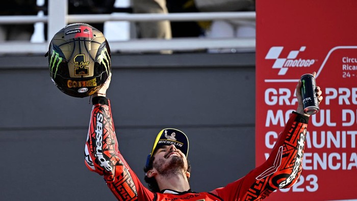 Motorcycling - MotoGP - Valencia Grand Prix - Circuit Recardo Tormo, Valencia, Spain - November 26, 2023 Ducati Lenovo Teams Francesco Bagnaia celebrates on the podium after winning the race and the MotoGP World Championship REUTERS/Pablo Morano