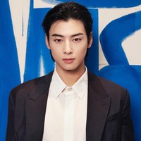 Sementara itu, Haerin NewJeans dinobatkan sebagai global ambassador DIOR pada April 2023. Pelantun ‘Super Shy’ itu menyusul jejak Jisoo BLACKPINK sebagai perwakilan rumah mode Prancis tersebut. Foto: Instagram