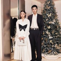 Dua idol KPop yang tengah naik daun, Cha Eun Woo ASTRO dan Haerin NewJeans menghadiri acara pembukaan store DIOR di Hong Kong baru-baru ini. Interaksi keduanya sontak menjadi perbincangan di forum komunitas Korea. Foto: Instagram