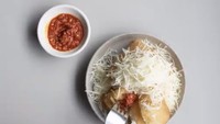 Siapa sangka di kafe Jakarta juga ada hidangan singkong keju yang menarik. Salah satunya di Kopi Selamat Pagi yang menawarkan singkong keju dengan sambel terasi. Foto : Instagram @kopiselamatpagi
