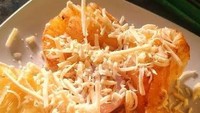 Melipir ke daerah Kuningan, kamu bisa menemukan singkong keju dengan beragam rasa di Singkong Keju Kuningan. Rasanya ada balado, susu, hingga BBQ. Harganya Rp 21 ribuan. Foto : GoFood