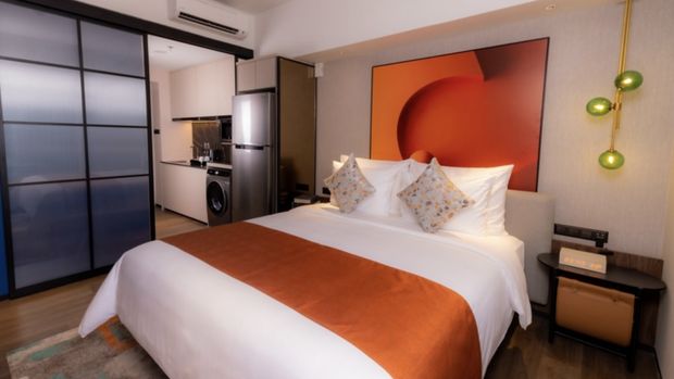 Kamar studio deluxe dan Arooma Restaurant Herloom BSD
