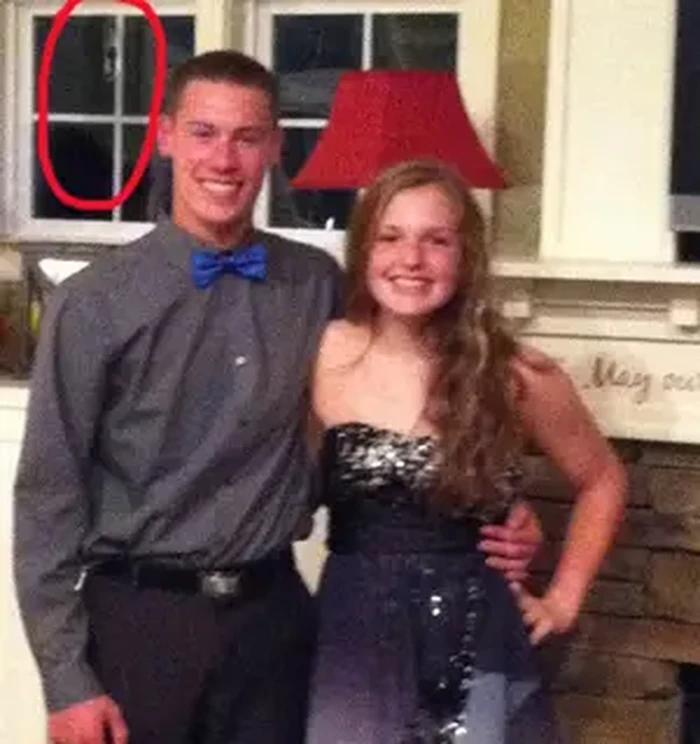 Hii! Foto Menyeramkan Terekam di Kamera, Bikin Begidik