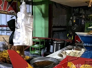 Kaca Pecah-Manekin Terhempas Imbas Tabung Gas Meledak di Atas Truk