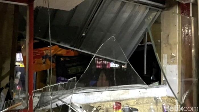 Imbas akibat ledakan tabung gas di atas truk di Sukabumi pada Senin (27/11/2023) sore.