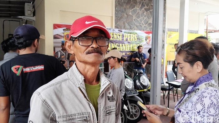 Indra Taufik korban pencurian sepeda motor (topi merah), Penadah sepeda motor