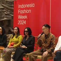 Ketua Umum APPMI Poppy Dharsono menjelaskan lebih detail karakter apa saja yang perlu dimiliki oleh icon IFW 2024. Tak hanya itu, lanjut Poppy, icon IFW 2024 juga dituntut memiliki endurance atau ketahanan yang baik dalam melakukan berbagai tuntutan pekerjaan. Poin penting lainnya adalah memiliki pengaruh di dunia fashion ataupun industri kreatif dan budaya.  