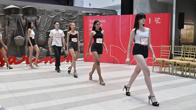 Proses pencarian dimulai dari Agustus 2023 di mana komite IFW telah melakukan audisi di beberapa kota sebelumnya yakni Surabaya dan Medan. Sekarang saatnya audisi final dilakukan di Jakarta. Kali ini IFW kembali berkolaborasi dengan Sarinah sebagai Official Mall Partner untuk ajang Icon Search 2024.