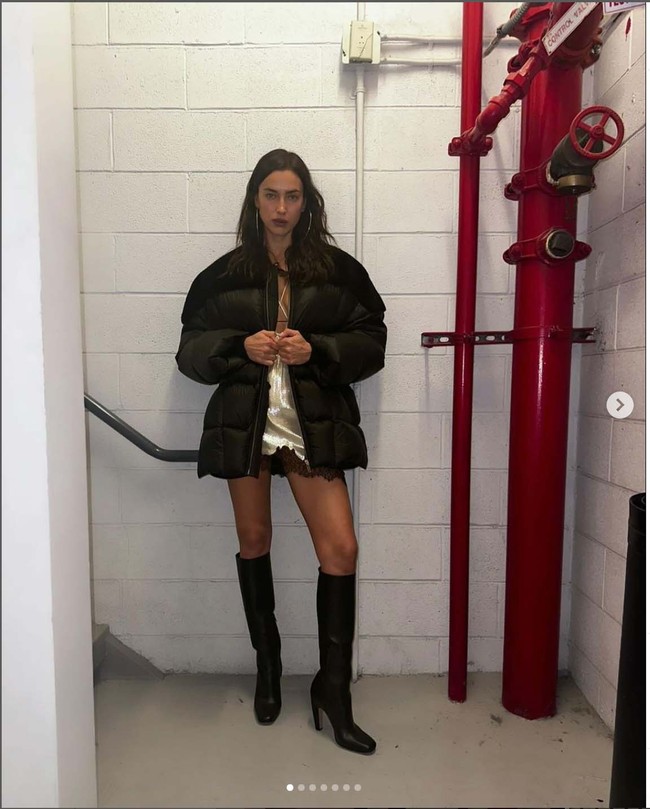 Kemunculan Irina kali ini menyusul kabar berakhirnya jalinan asmaranya dengan Tom Brady, mantan suami model Gisele Bundchen. (Foto: Instagram/@irinashayk)