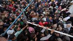 Tumpah Ruah Warga Gaza Serbu Bantuan Tepung