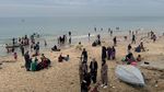 Lihat Lagi Momen Warga Palestina Piknik di Pantai saat Gencatan Senjata