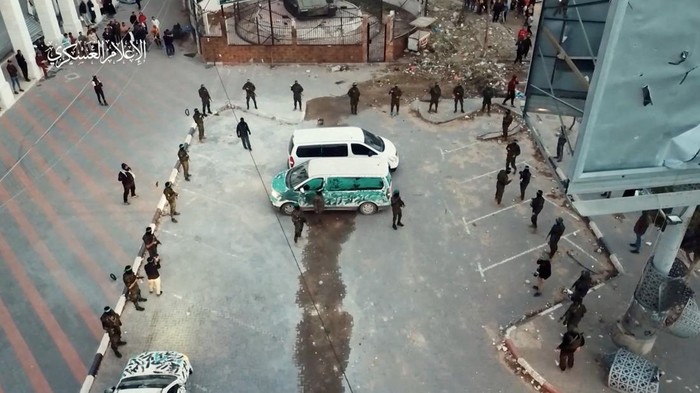 ISRAEL-PALESTINIANS/PRISONERS Di hari ke-4 gencatan senjata, Hamas sudah membebaskan puluhan sandera dan lebih dari 100 tahanan palestina dibebaskan dari penjara-penjara Israel.