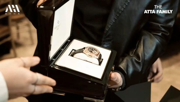 Jam tangan kado Aurel untuk Atta