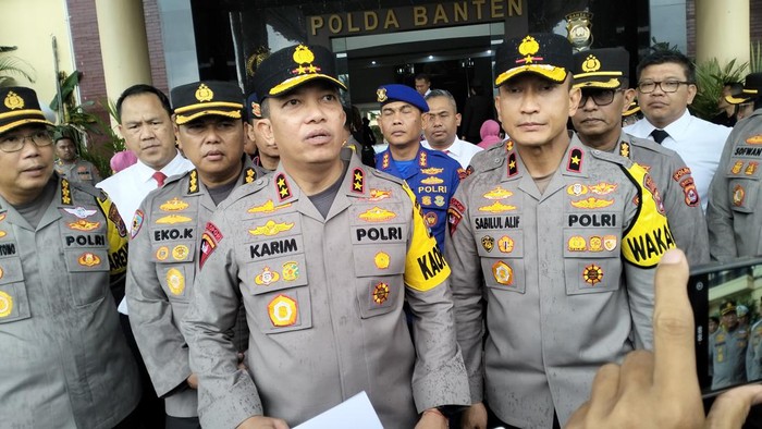 Kapolda Banten Irjen Abdul Karim (tengah)-(Bahtiar/detikcom)