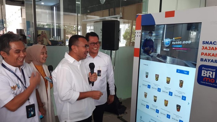 Kementerian BUMN meluncurkan vending machine atau mesin jual otomatis untuk UMKM.