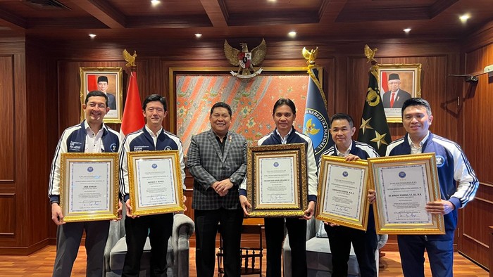 Kepala BNN RI Berikan Penghargaan ke 5 Orang Kelompok Ahli