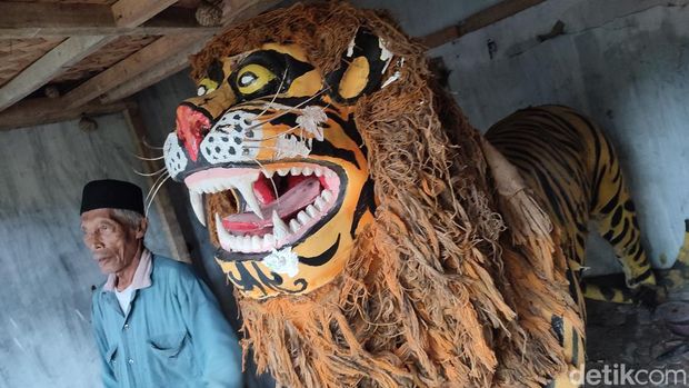 Kepala Harimau Mengmleng yang konon memiliki cerita mistis dan magis.