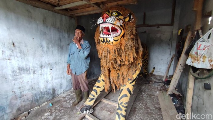 Kepala Harimau Mengmleng yang konon memiliki cerita mistis dan magis.