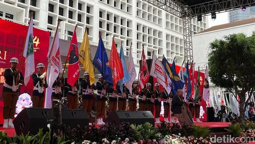 Kirab 18 bendera parpol tiba di KPU RI