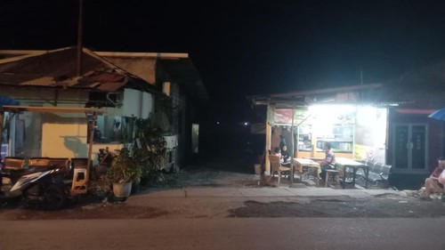 Kompleks lokalisasi di Gang Komplek Baru, Jalan Danau Tempe, Denpasar, Bali, tampak lengang pada Senin malam (27/11/2023). (Aryo Mahendro/detikBali)