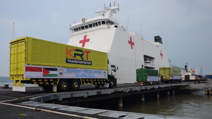 KRI yang Dikirim ke Palestina Ikut Angkut Bantuan dari Le Minerale KRI yang Dikirim ke Palestina Ikut Angkut Bantuan dari Le Minerale