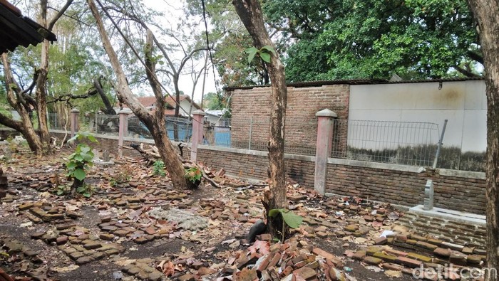 Makam kuno di petilasan Sunan Kalijaga Kota Cirebon terbengkalai.