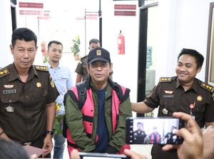 Eks Rektor UINSU Serahkan Diri ke Kejari Medan Usai 3 Bulan DPO Kasus Korupsi